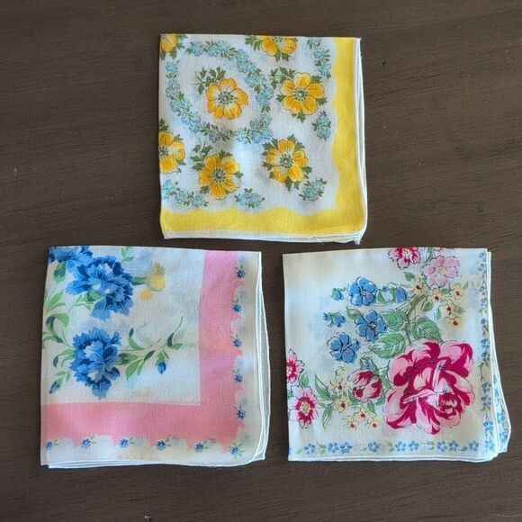 Vinrage Floral Handkerchief Set of 3 - Picture 1 of 8
